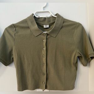 Aritzia Green button down cropped top size Small